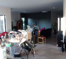 Vue de la cuisine vers le salon...apr&egrave;s peinture, en plein bazar!