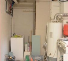 Cloison des WC remont&eacute;e, et machine &agrave; laver d&eacute;plac&eacute;e avec arriv&eacute;e d'eau et &eacute;vac' en fonctionnement