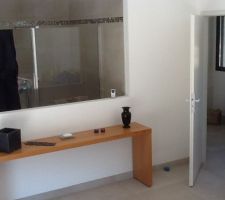 Salle d'eau et chambre