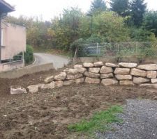 Enrochement suite- rebatir une partie du muret