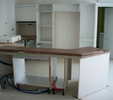 Suite de la pose de la cuisine.