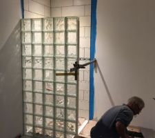MOntage du mur en brique de verre