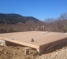 Plancher OSB3 de 18mm sur solivage Douglas de 8x27cm avec entraxe de 49cm