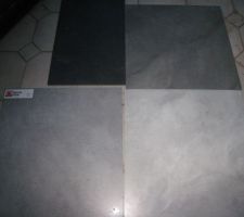4 carrelages; le perrelite de chez CISA (black): le Stone de chez REFIN: le Concrete grey de Terra Mia &agrave; Dottignies; le Terra Incognito de Villeroy et Boch .