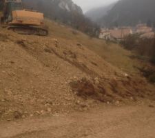 Le terrassier s'set attaque &agrave; la pente avec un peu d'inquietude