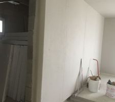 Voilà, l'étage est déjà complètement isolé, 3 chambres salle de bain et entrée.