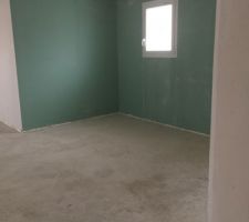 Voilà, l'étage est déjà complètement isolé, 3 chambres salle de bain et entrée.