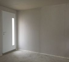 Voilà, l'étage est déjà complètement isolé, 3 chambres salle de bain et entrée.