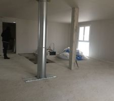 Voilà, l'étage est déjà complètement isolé, 3 chambres salle de bain et entrée.