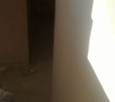 Paroi d'escalier cr&eacute;&eacute;e, dans l'attente d'un nez de cloison
