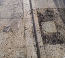 Eau sur le trottoir