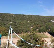 Vue sur combe et constructions en contre bas