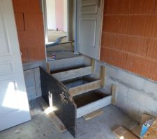 Coffrage de l'escalier du garage au cellier