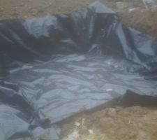 Voici le trou du filtre à sable avec sa bâche spécifique