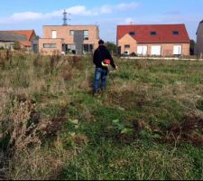 Moiti&eacute; du terrain d&eacute;broussaill&eacute;