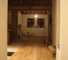 L'effet de longeur est vraiment renforcée par le parquet