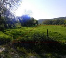 Terrain avec les limites en rouge (1000m2 &agrave; l'&eacute;poque car depuis j'ai racheter le terrain qui va jusqu'au arbres sur la gauche 200m2)