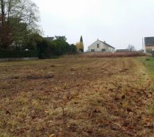 Terrain après grand débroussaille. Le terrain est prêts à accueillir la maison