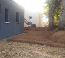 Aménagement du terrain extérieur par le terrassier