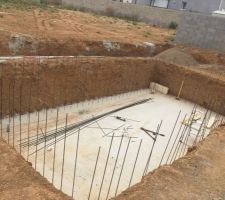 Construction piscine 7m50 long SUR 3m70 de large et 1M50 de profondeur tout les travaux son realiser  part moi même