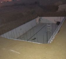 Construction piscine 7m50 long SUR 3m70 de large et 1M50 de profondeur tout les travaux son realiser  part moi même