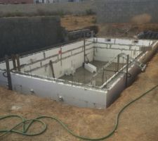 Construction piscine 7m50 long SUR 3m70 de large et 1M50 de profondeur tout les travaux son realiser  part moi même