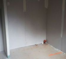 Seconde chambre - Vue vers le placard