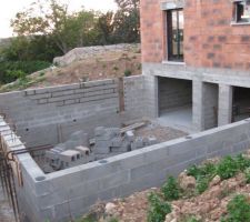 Vue d'ensemble de l'extension du garage qui va bient&ocirc;t recevoir le plancher de la terrasse (8,2m d'une seule port&eacute;e)