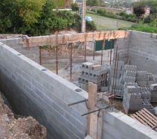 Vue d'ensemble de l'extension du garage qui va bient&ocirc;t recevoir le plancher de la terrasse (8,2m d'une seule port&eacute;e)