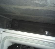 Voici l'état du garage à chaque pluie avec du vent. Par chance il n'a pas trop plut cette nuit pendant la tempête sinon je pense qu'il aurait fallu vider complètement le garage pour racler