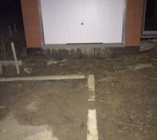 Un "petit" décalage entre la porte du garage et le parking.... :-/