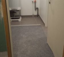 Petit bout de moquette pour que ça soit moins salle entre le garage et l'intérieur