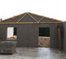 Malgr&eacute; les intemp&eacute;ries &ccedil;a avance doucement 1er pignon de fait