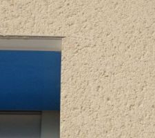 Une fissure qui n?était pas présente avant qui par de l'angle