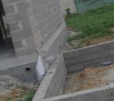 On jette un oeil sur les travaux entre les voisins et nous.