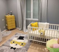 Chambre bébé gris jaune