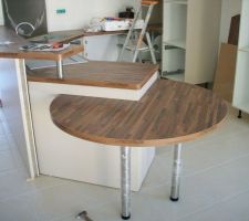 La suite de la pose de la cuisine.