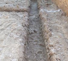 Le fond de fouille un peu humide :| la source est pas loin