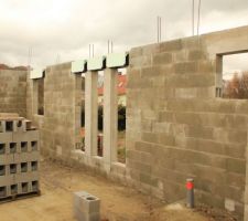 J'ai reçu mon dernier coffre tunnel, celui de la laverie. Il me restera plus que les 2 des baies vitrées à installer après que la structure métallique en HEA sera installée.