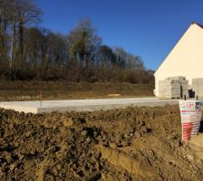 Remblai de terre autour du vide sanitaire