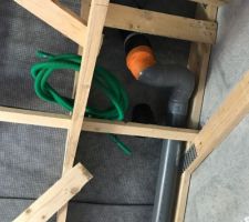 Raccord entre extracteur et conduit de ventilation haute de la fosse