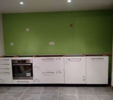 Installation de la cuisine en cours