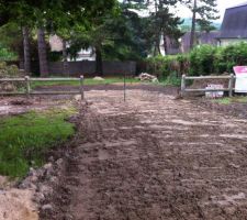 Réalisation du chemin d'acces par notre terrassier: Societe JAP ( Carlos un super gars , qui fait du très bon boulot)
http://www.terrassement-demolition-jap.fr/