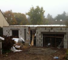 Pose des poutrelles et hourdis pour la dalle béton de l'étage