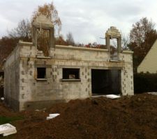 Réalisation des encadrements maconnés des 2 lucarnes gerbières 1.95m*0.9m de la facade AR