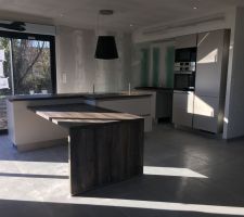 Le pied de table sara modifi&eacute; !