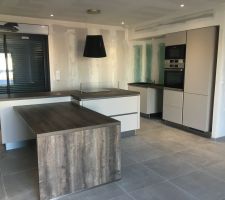 Prise encastrée sur plan