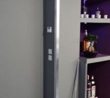 Pose de baguettes d'angles en alu brossé