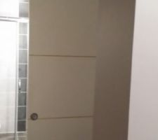 Pose des portes coulissantes du dressing et SDB parentale.