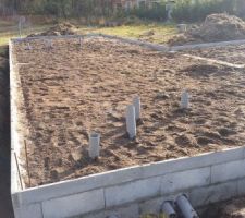 Installation des canalisations en PVC pour évacuations des eaux usées + gaines